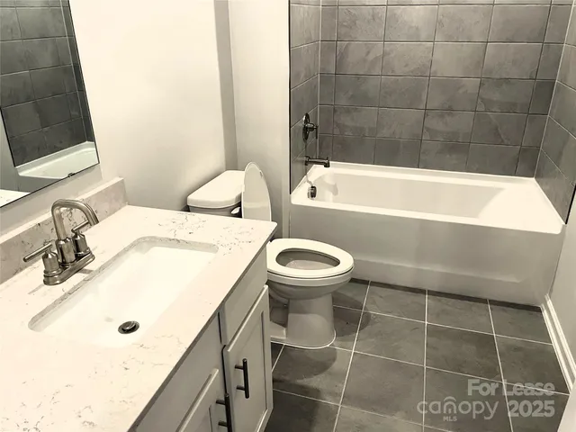 $1,850 | 4455 Reed Crk Drive, Unit 305, Sherrills Ford, NC 28673