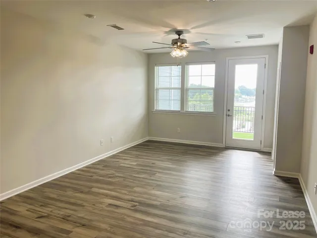 $1,850 | 4455 Reed Crk Drive, Unit 305, Sherrills Ford, NC 28673