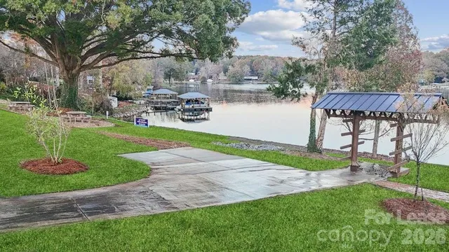 $1,850 | 4455 Reed Crk Drive, Unit 305, Sherrills Ford, NC 28673