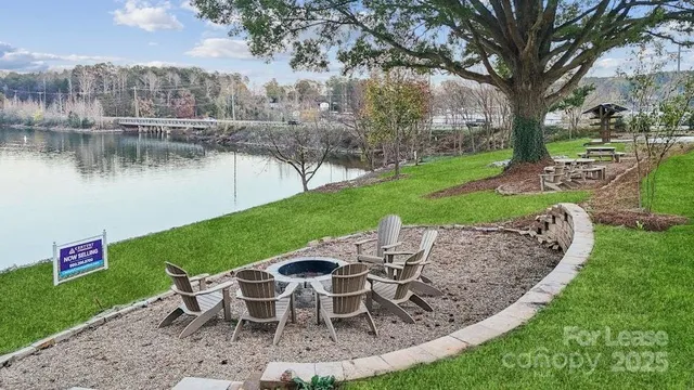 $1,850 | 4455 Reed Crk Drive, Unit 305, Sherrills Ford, NC 28673