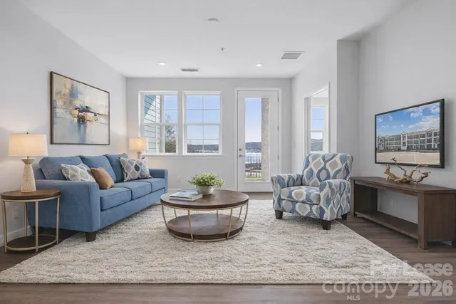 $1,850 | 4455 Reed Crk Drive, Unit 305, Sherrills Ford, NC 28673