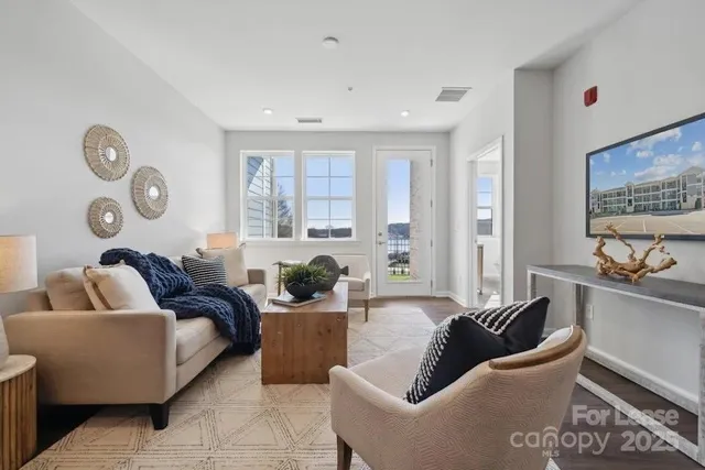 $1,850 | 4455 Reed Crk Drive, Unit 305, Sherrills Ford, NC 28673