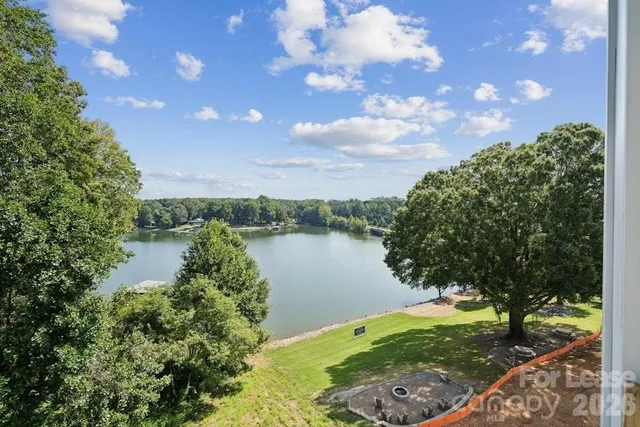 $1,850 | 4455 Reed Crk Drive, Unit 305, Sherrills Ford, NC 28673