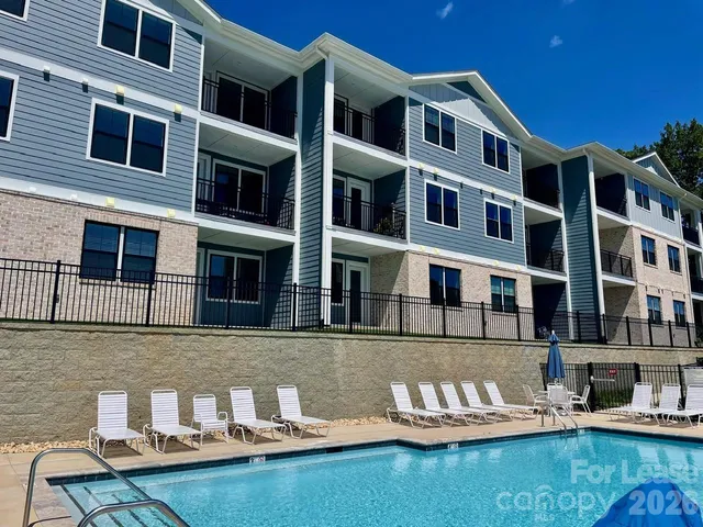 $1,850 | 4455 Reed Crk Drive, Unit 305, Sherrills Ford, NC 28673