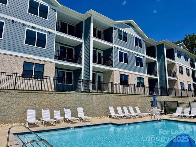 $1,850 | 4455 Reed Crk Drive, Unit 305, Sherrills Ford, NC 28673