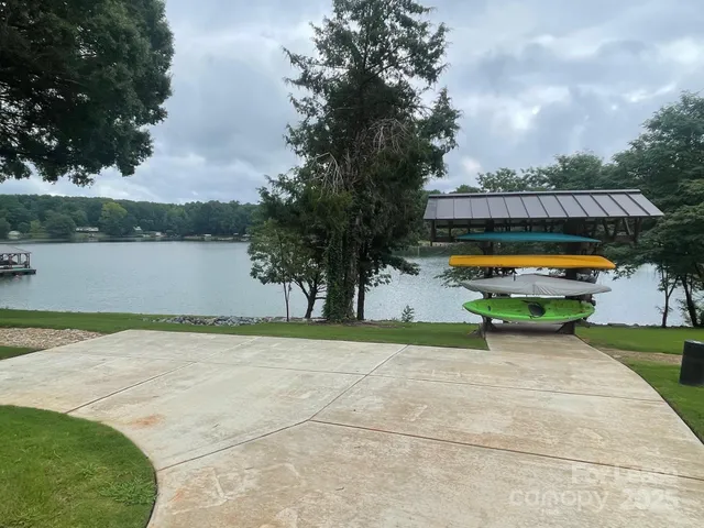 $1,850 | 4455 Reed Crk Drive, Unit 305, Sherrills Ford, NC 28673