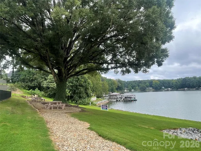 $1,850 | 4455 Reed Crk Drive, Unit 305, Sherrills Ford, NC 28673