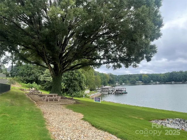 $1,850 | 4455 Reed Crk Drive, Unit 305, Sherrills Ford, NC 28673