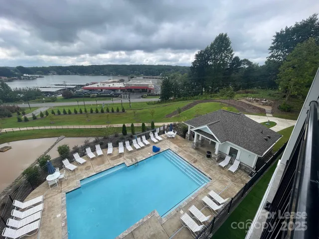 $1,850 | 4455 Reed Crk Drive, Unit 305, Sherrills Ford, NC 28673