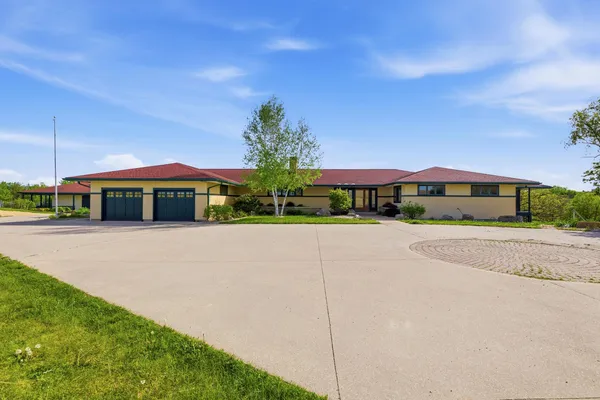 $1,150,000 | 1049 Miller Road, Mineral Point, WI 53565