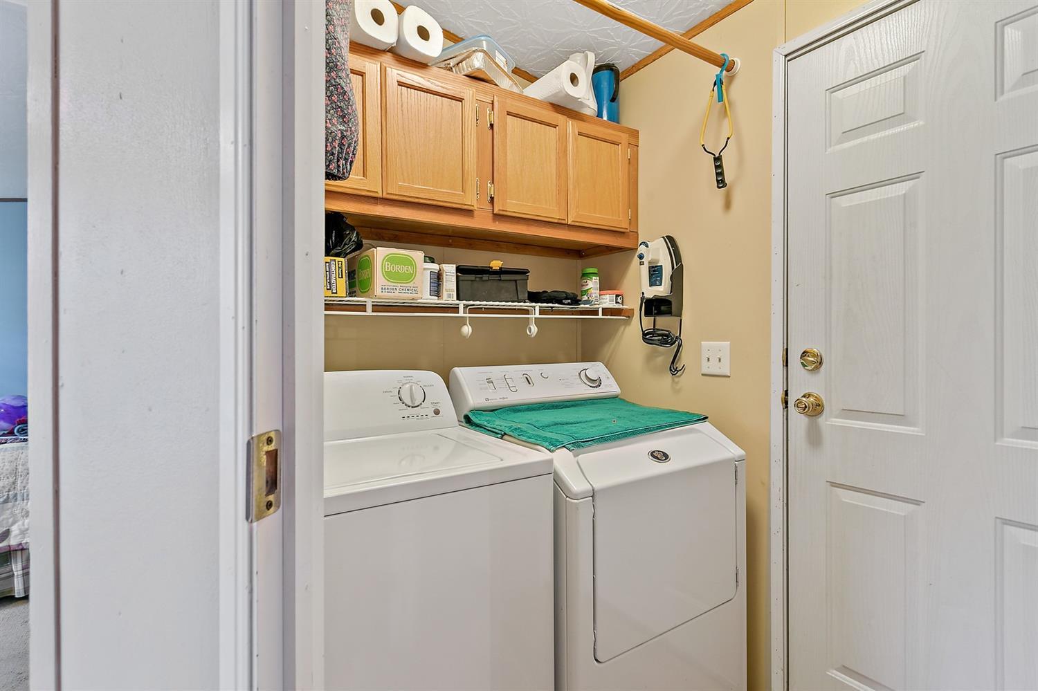 4930 Leonard Road Grants Pass, OR 97527 - Photo 12 of 33 a utility room with dryer and washer