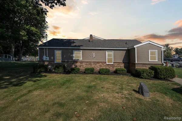 $779,900 | 2236 Grove Park Road, Fenton, MI 48430