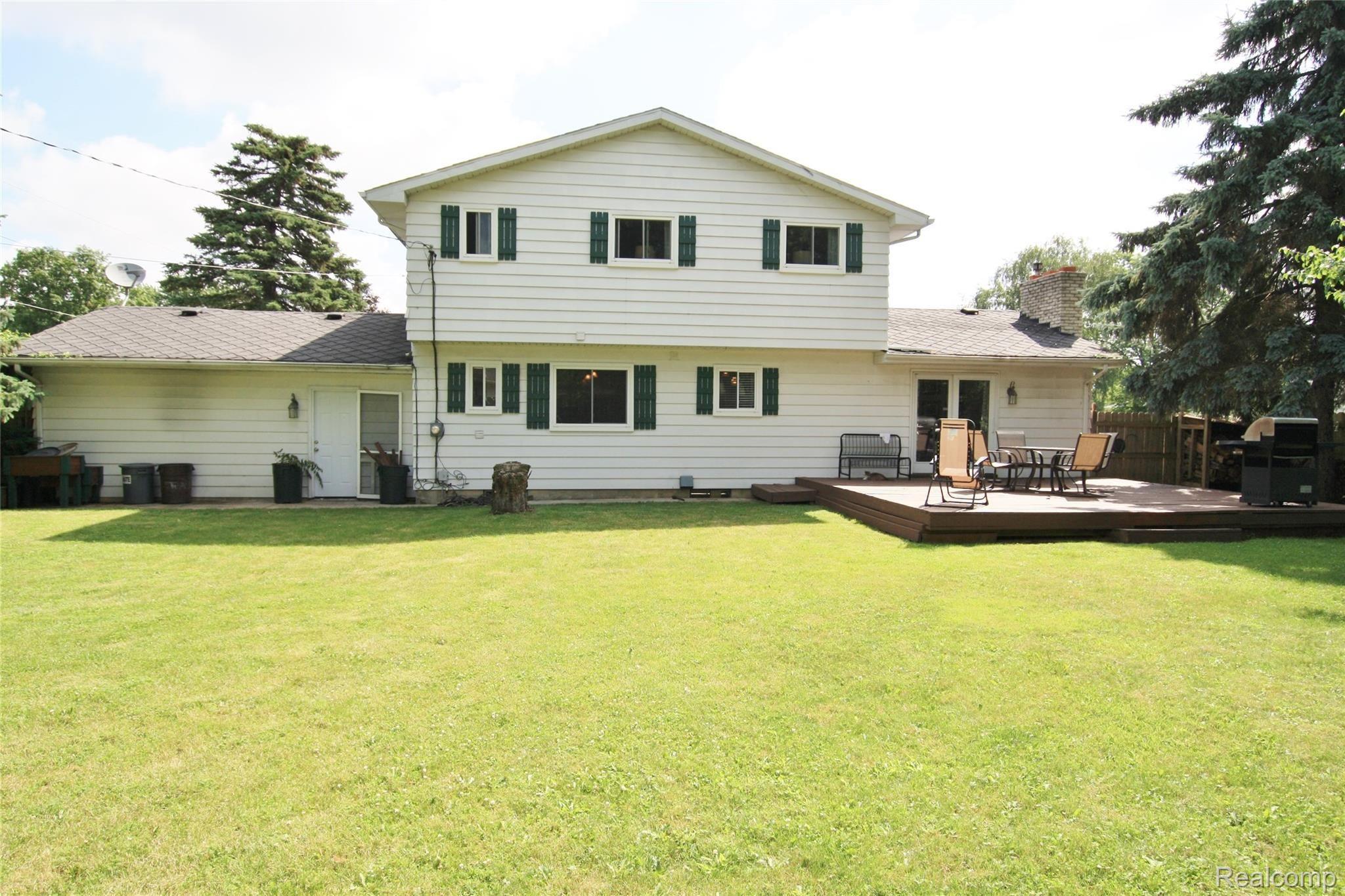 3166 Red Barn Road Flint, MI 48507 - Photo 4 of 34 RedBarn 006.JPG