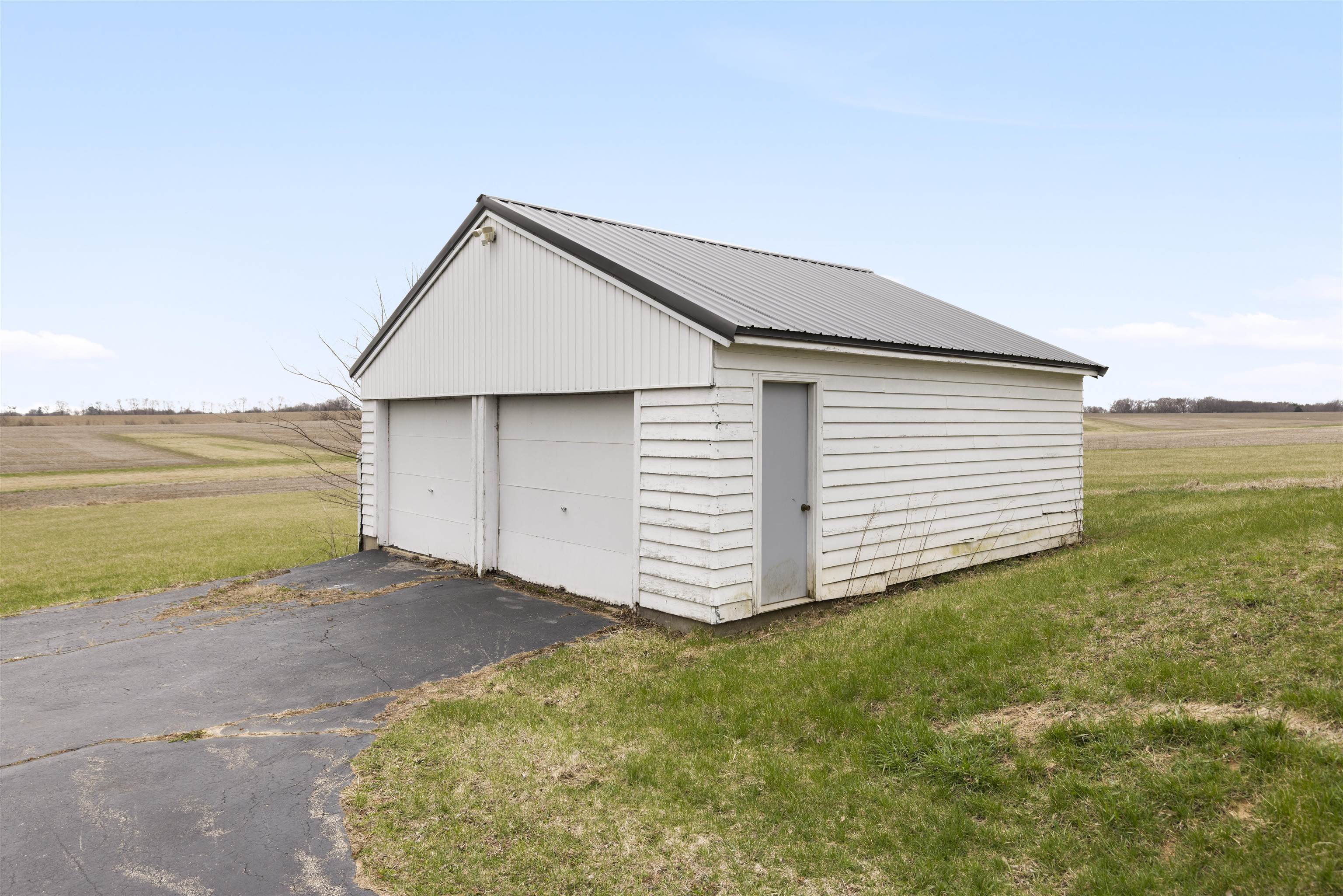 5292 Simpson Road Rockford, IL 61102 - Photo 3 of 21