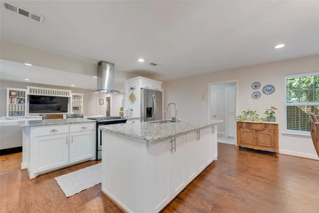 a table and chairs in front of a house
