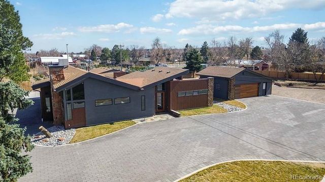 a view of a house with a outdoor space