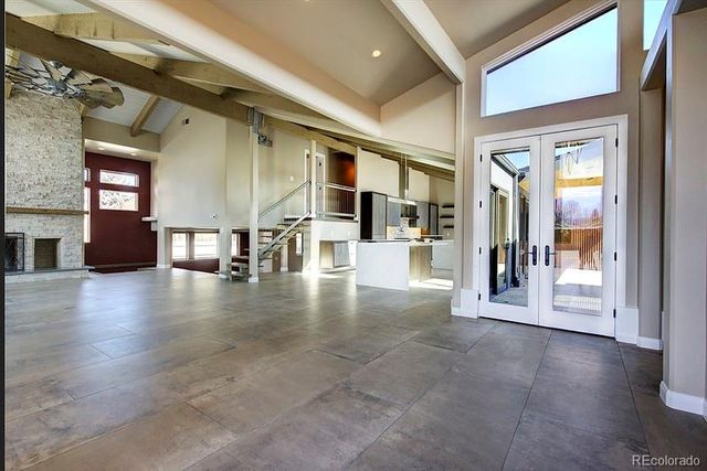 a view of an entryway with a livingroom