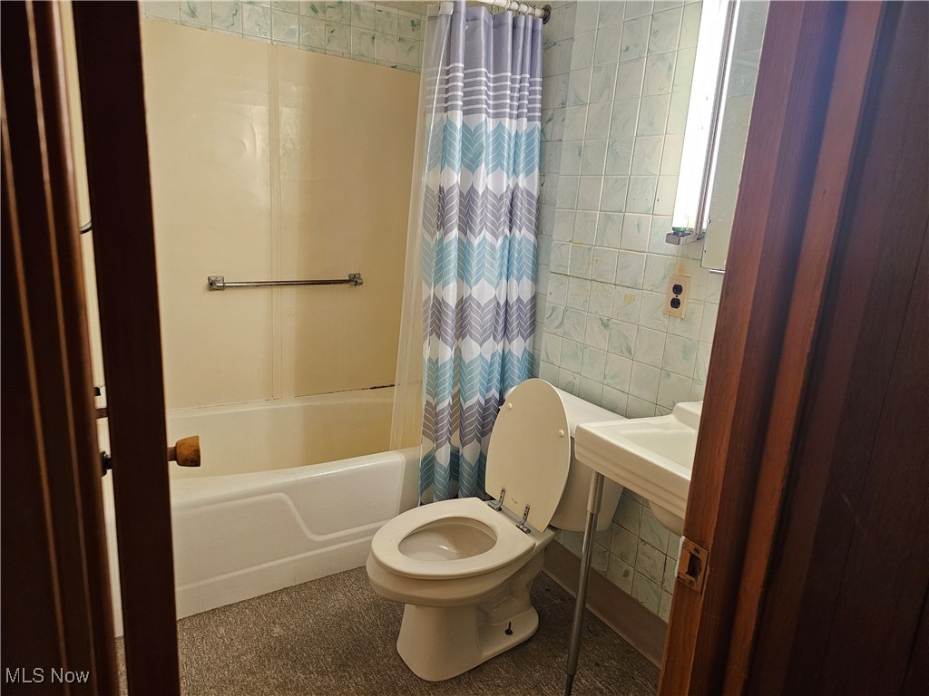 2415 Columbiana Road New Springfield, OH 44443 - Photo 18 of 25 Bathroom featuring shower / bath combo with shower curtain and toilet
