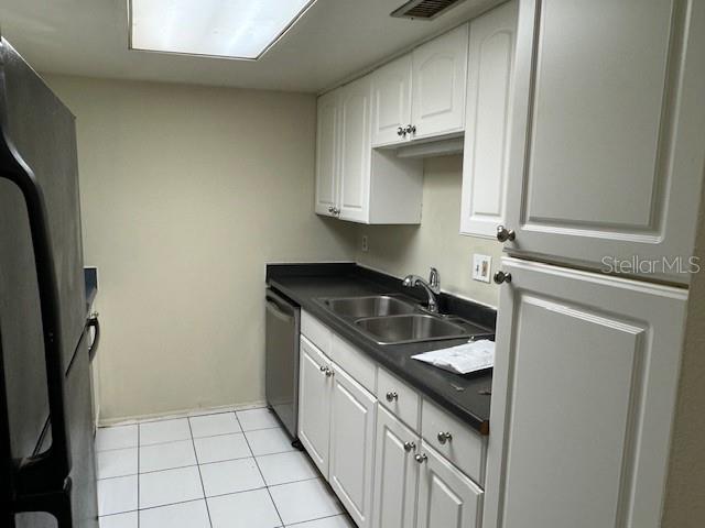 922 Lake Destiny Road, Unit F Altamonte Springs, FL 32714 - Photo 7 of 20 a kitchen with a sink and cabinets