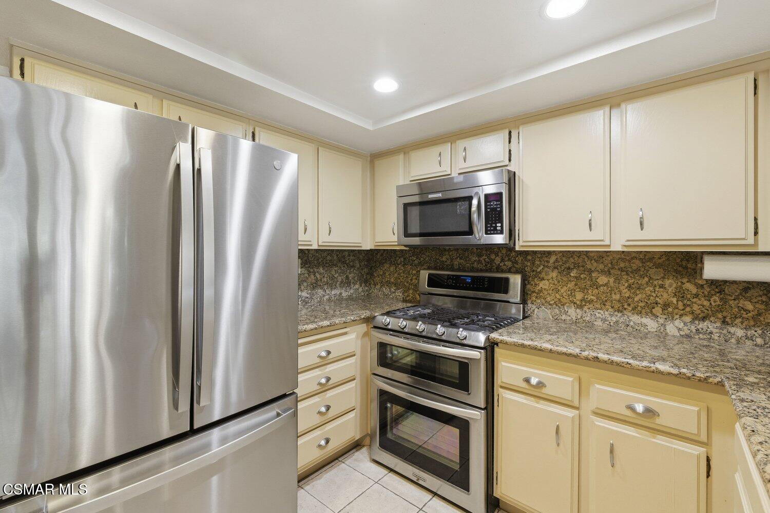 19137 Index Street, Unit 9 Porter Ranch, CA 91326 - Photo 10 of 40 026_cjp_3442_892