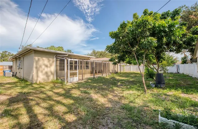 a view of a house with backyard and garden