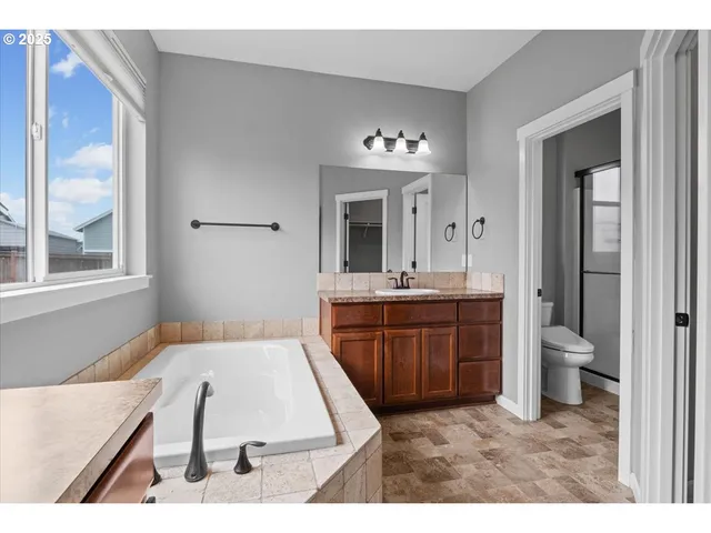 $598,000 | 6068 Northeast Tuscan Loop, Albany, OR 97321