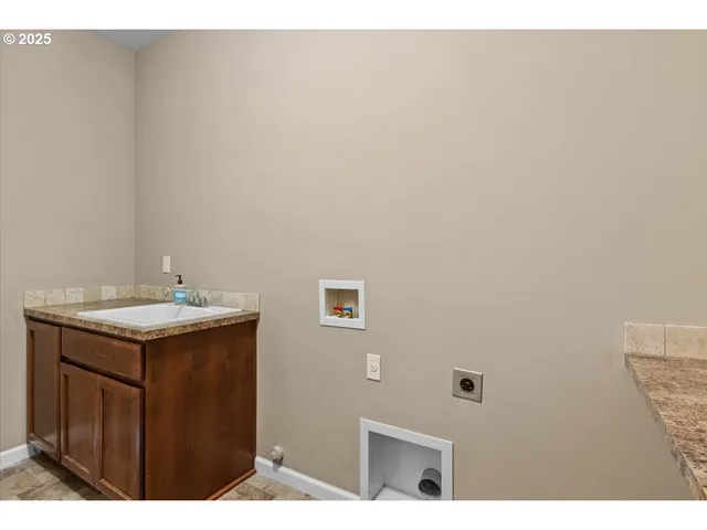 $598,000 | 6068 Northeast Tuscan Loop, Albany, OR 97321