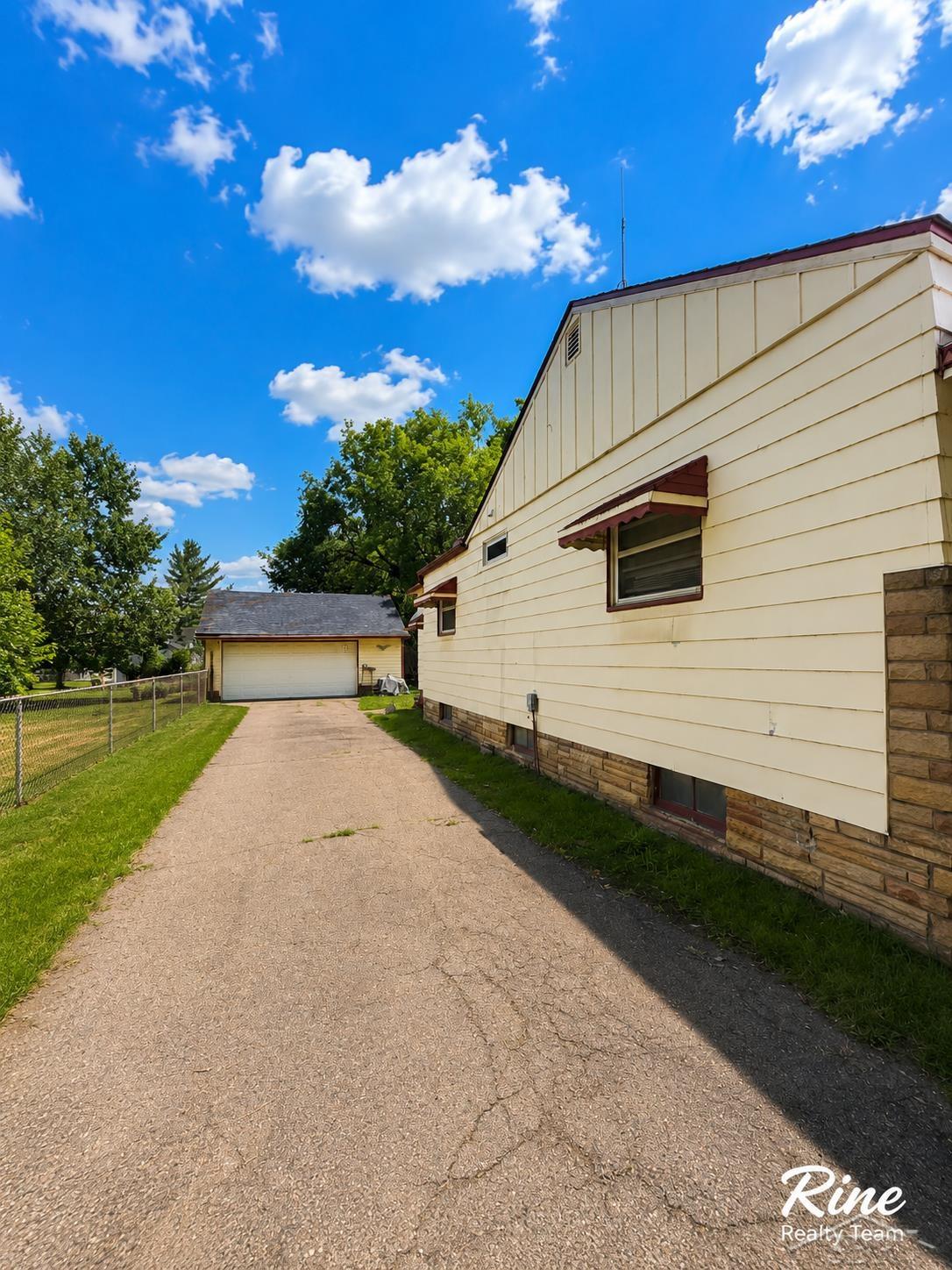 3204 Hemphill Road Burton, MI 48529 - Photo 7 of 39 Gallery Image 7