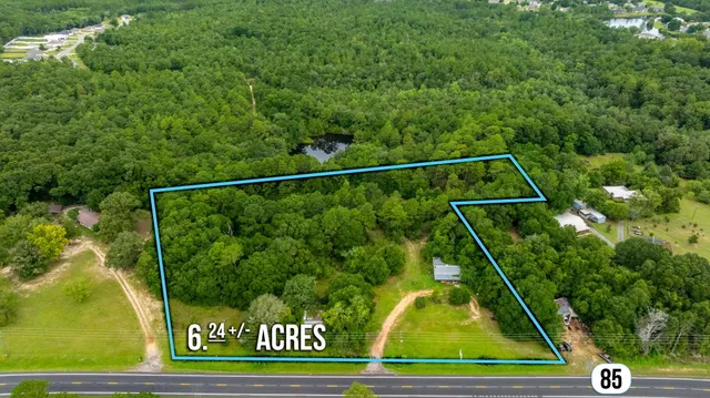 a view of a tennis court