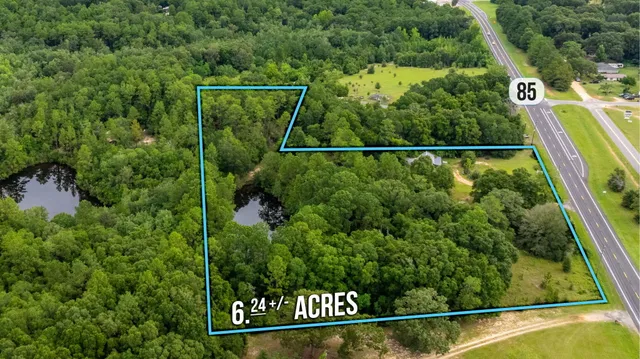 a view of a tennis court