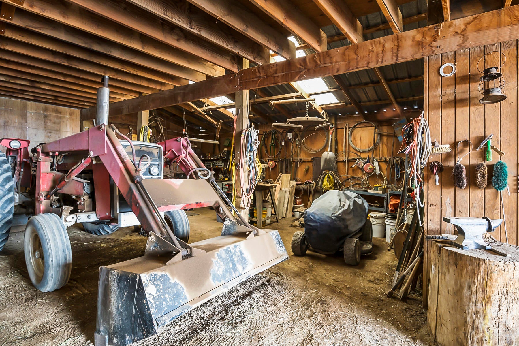 63520 Johnson Ranch Road Bend, OR 97701 - Photo 43 of 52 Work area or more stalls