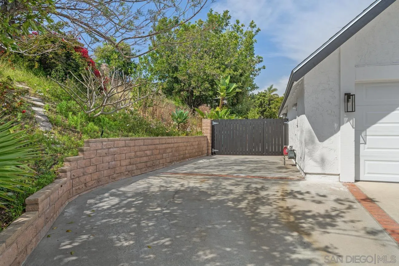 1706 Catalpa Road Carlsbad, CA 92011 - Photo 2 of 41 a backyard of a house