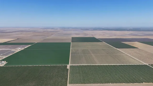 a view of a tennis court