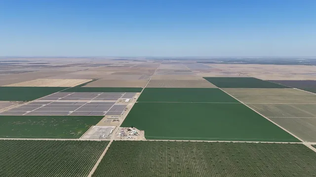 a view of a tennis court