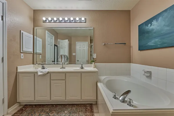 $355,000 | 7 West Greenhill Terrace Place, The Woodlands, TX 77382