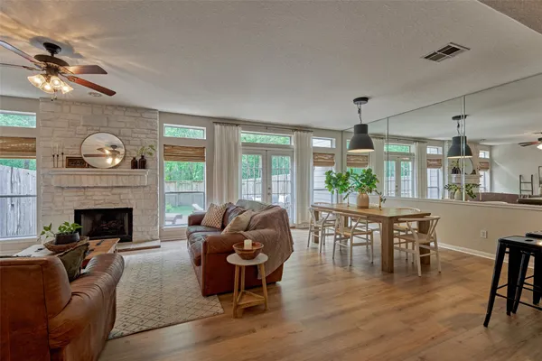 $355,000 | 7 West Greenhill Terrace Place, The Woodlands, TX 77382