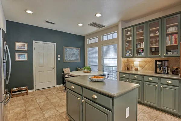 $355,000 | 7 West Greenhill Terrace Place, The Woodlands, TX 77382