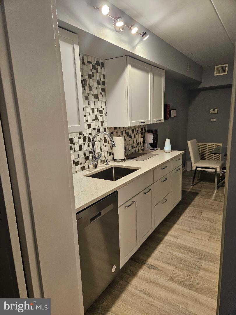 2303 Freetown Court, Unit 2B Reston, VA 20191 - Photo 11 of 22 Ceiling lights