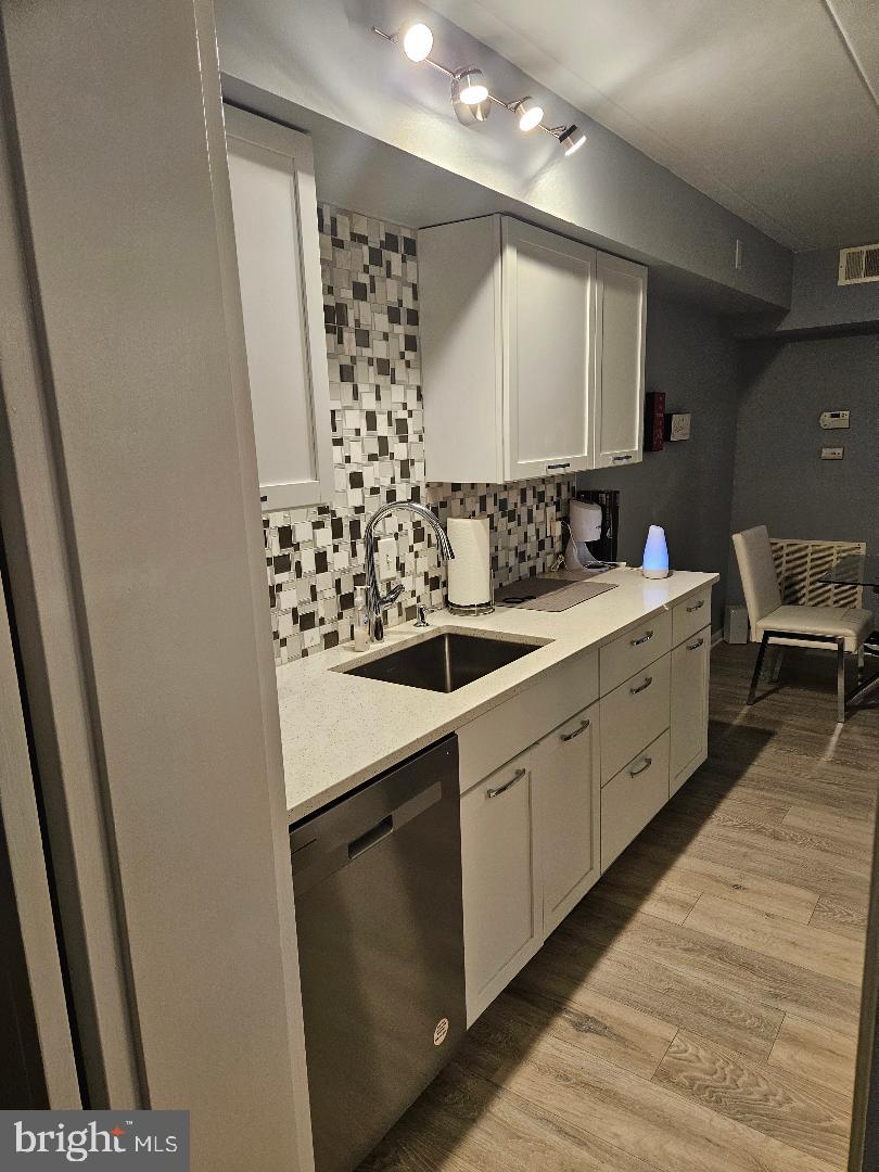 2303 Freetown Court, Unit 2B Reston, VA 20191 - Photo 10 of 22 With backsplash