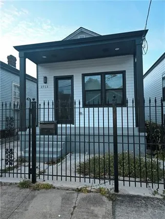 $2,300 | 2713 Baronne Street, New Orleans, LA 70113