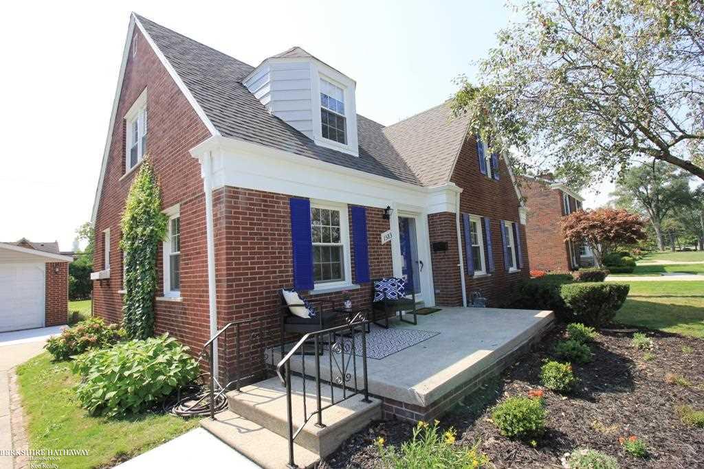 1583 Hawthorne Road Grosse Pointe Woods, MI 48236 - Photo 3 of 30