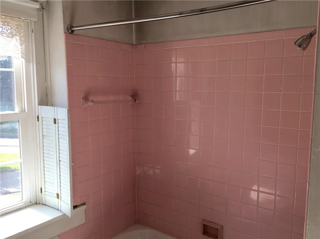 113 Latrobe Steel Road Latrobe, PA 15650 - Photo 20 of 25 Second Floor Bathroom Shower/Tub area.