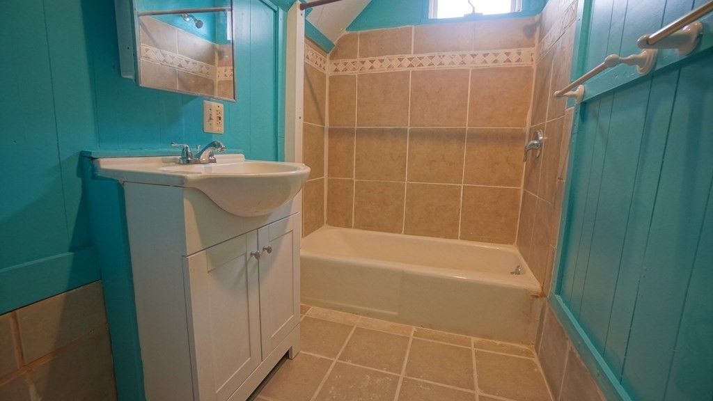 26-28 Phoenix Street Springfield, MA 01104 - Photo 8 of 16