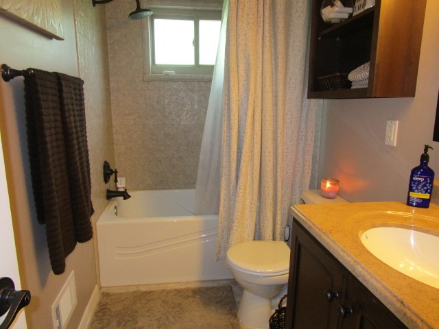 2851 Harvey Street Rochester, MI 48309 - Photo 7 of 11 31292857-6.JPG