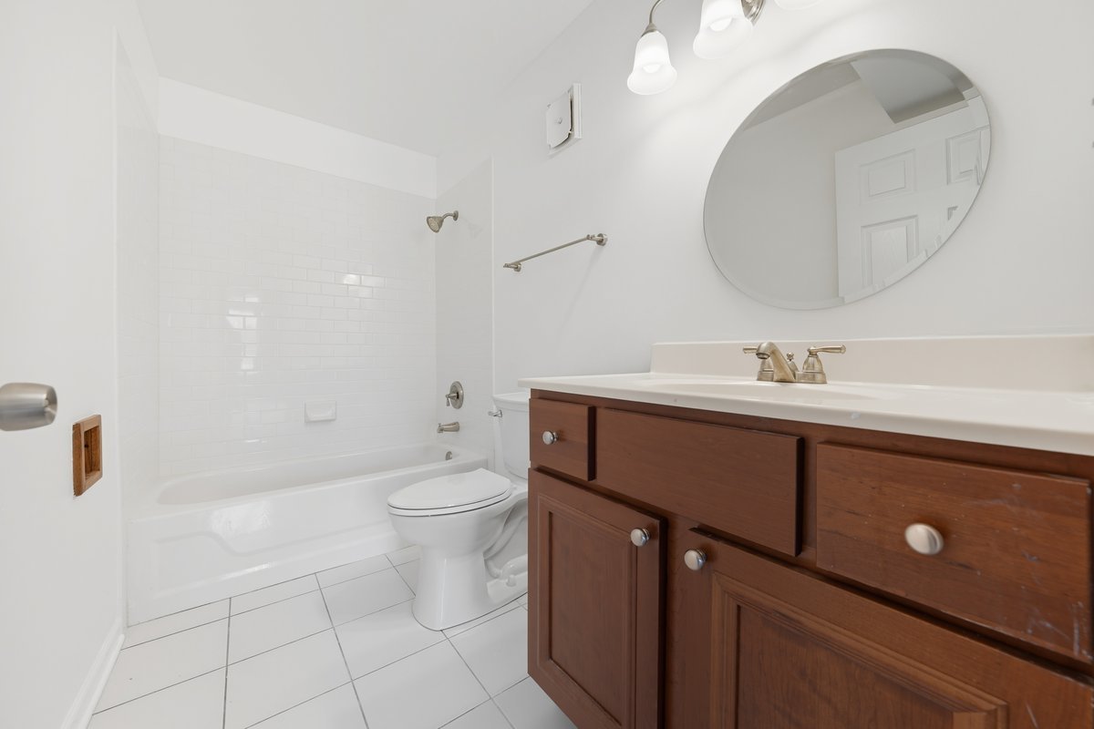 712 Tipperary Court, Unit 1C Schaumburg, IL 60193 - Photo 11 of 12