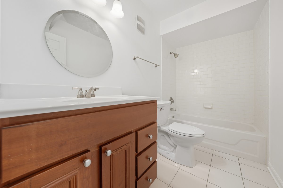 712 Tipperary Court, Unit 1C Schaumburg, IL 60193 - Photo 8 of 12