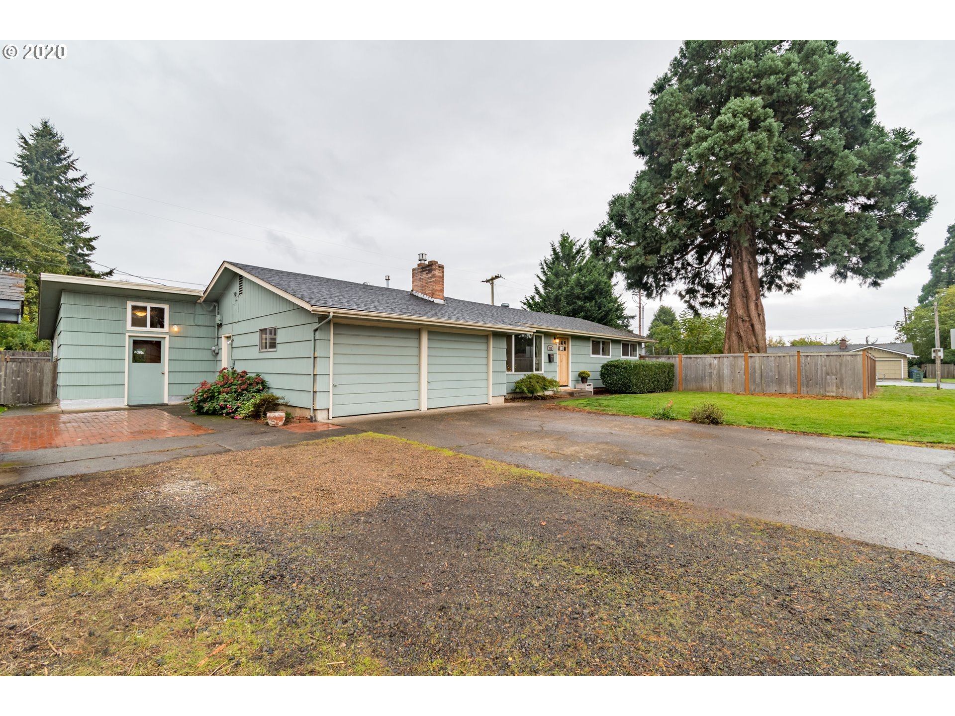 2525 Manor Drive Springfield, OR 97477 - Photo 2 of 32