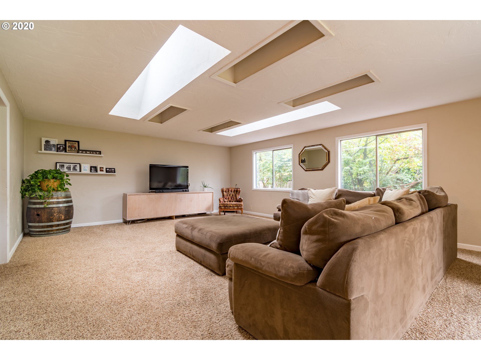 2525 Manor Drive Springfield, OR 97477 - Photo 14 of 32