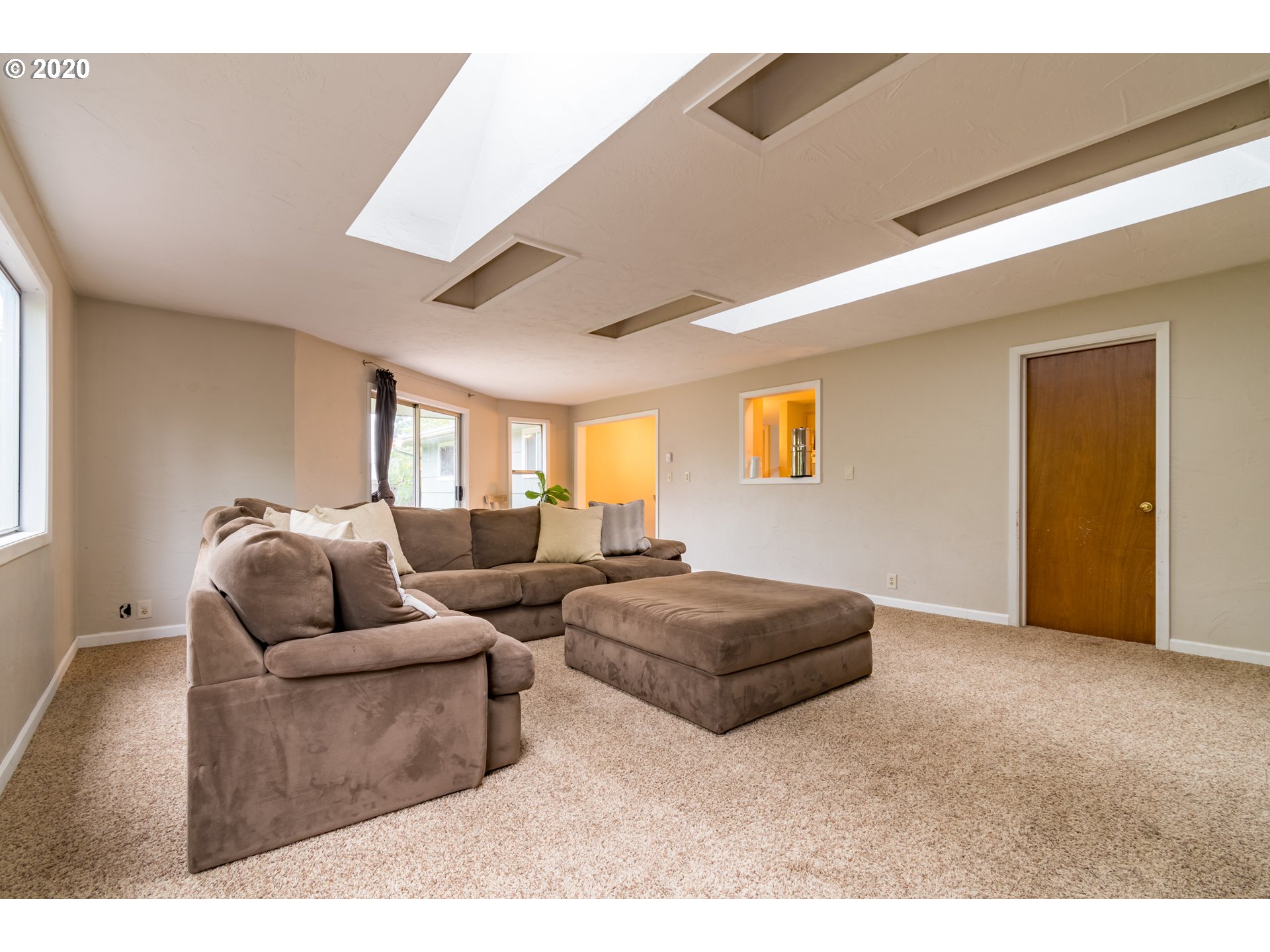 2525 Manor Drive Springfield, OR 97477 - Photo 15 of 32