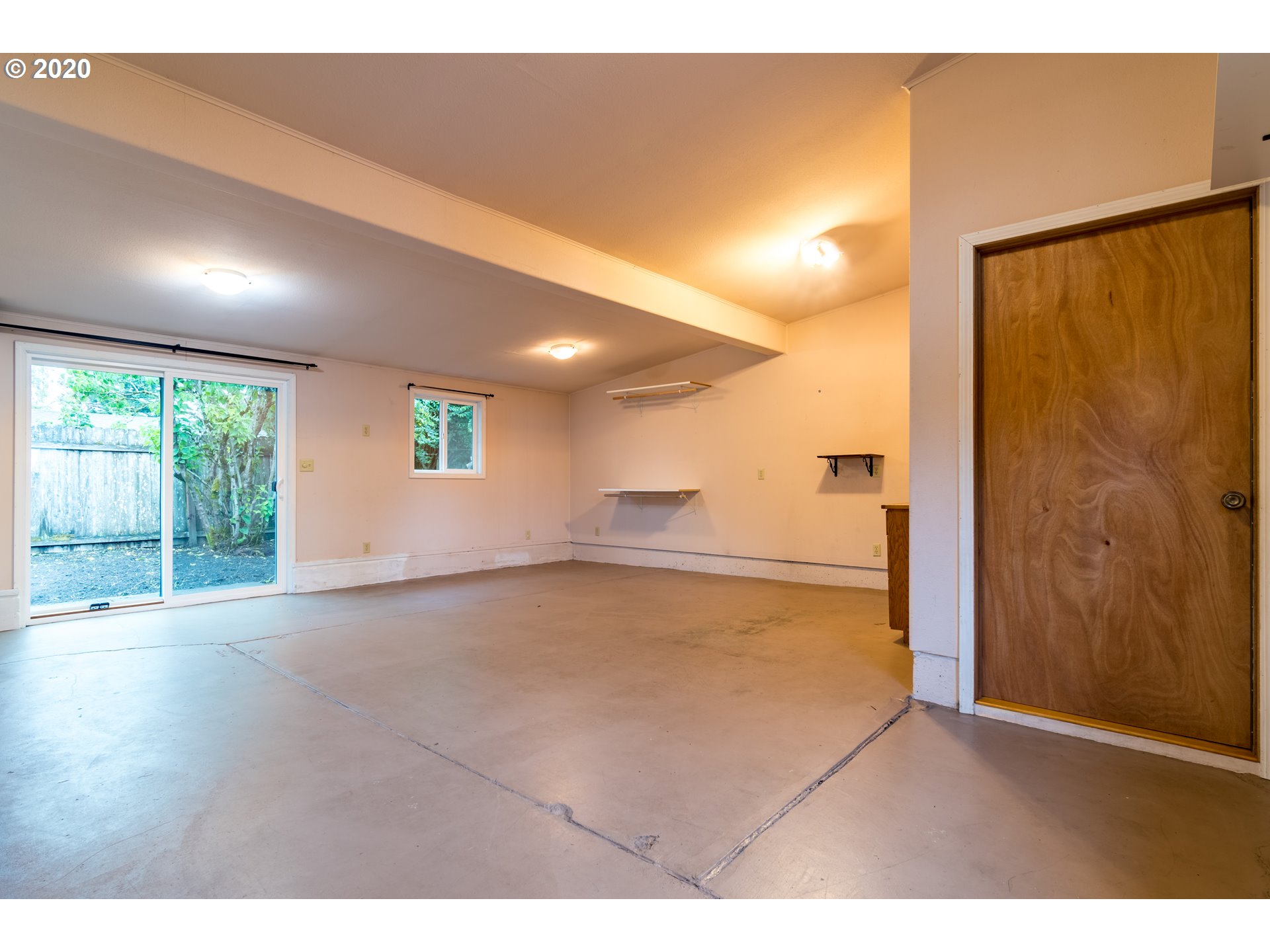 2525 Manor Drive Springfield, OR 97477 - Photo 28 of 32